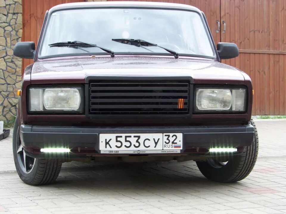 Ходовые огни led на ваз 2107. Дхо ниссан альмера классик в10. Дневные ходовые огни nissan almera classic. Туманки на ваз 2105. Дхо на ваз 2107.