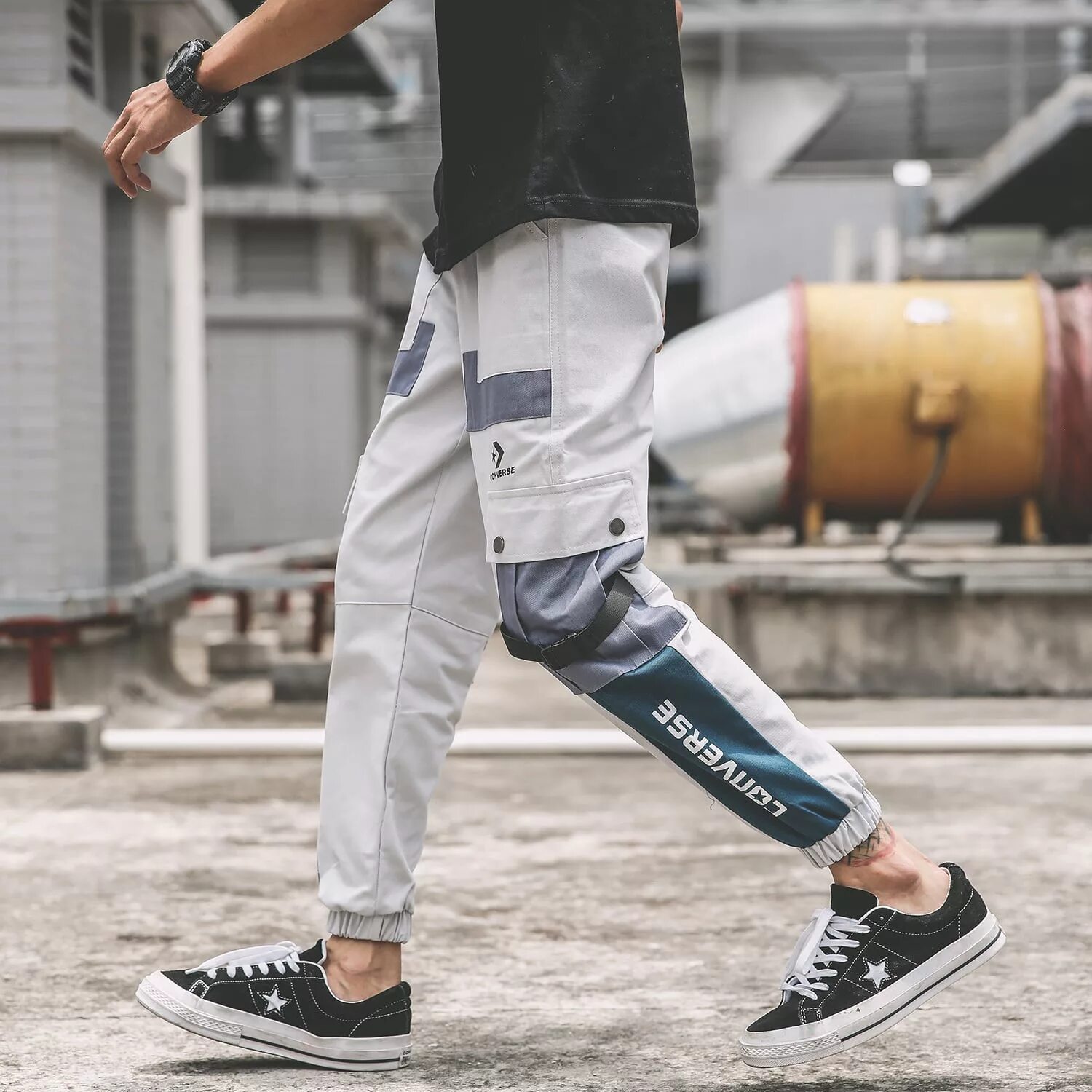 штаны карго и кеды. найт джоггеры адидас черные. карго черные. джоггеры конверс. джоггеры к zx 2k boost.