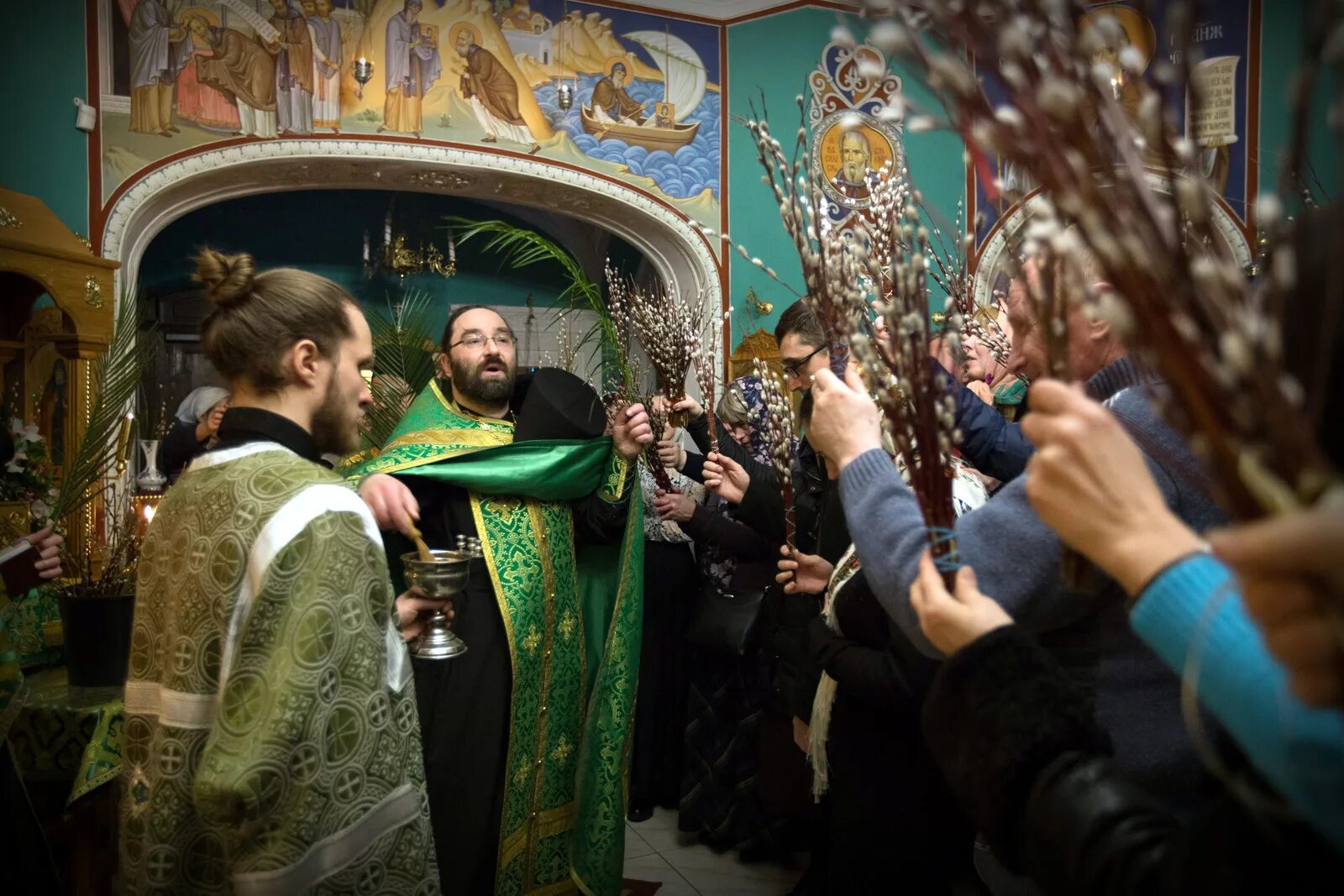 крестный ход вокруг храма на пасху. пасха богослужение крестный ход. крестное воскресенье. крестное воскресенье. крестное воскресенье.