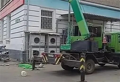 Сорвалась люлька с рабочими. Сорвалась люлька с рабочими
