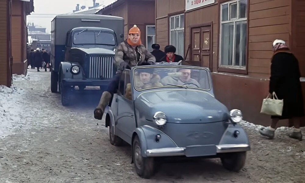 моргунов на инвалидке. какая машина в операции ы. смз с3а операция ы. машина в фильме операция ы. смз с-3а моргуновка операция ы.