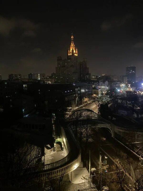 Псков кремль россия начинается здесь. Псков русь начинается здесь. Ночью здесь. Ночью здесь. Ночью здесь.