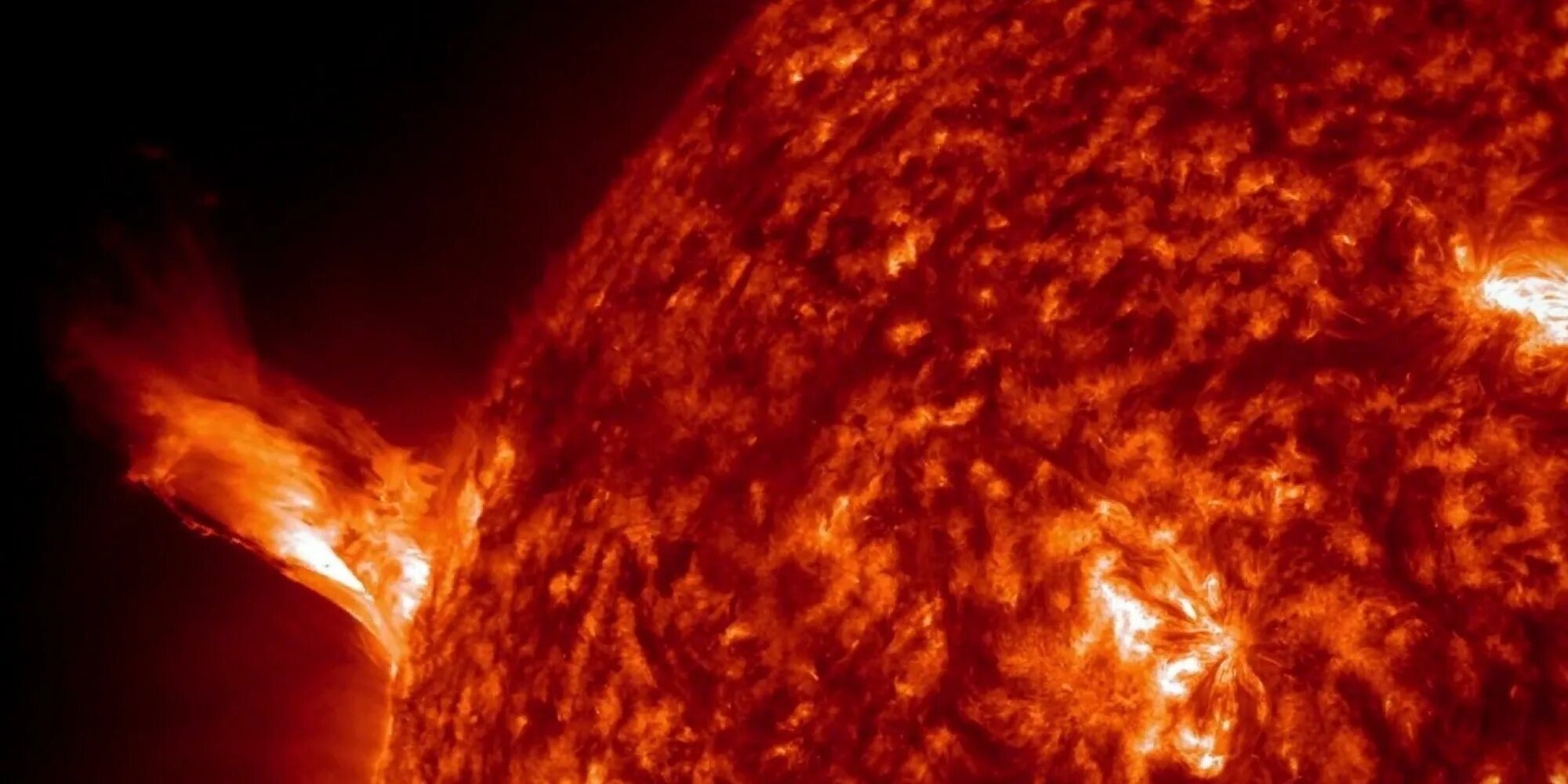 Поверхность солнца. Солнце фото. Солнце снимки НАСА. Протуберанцы на солнце.