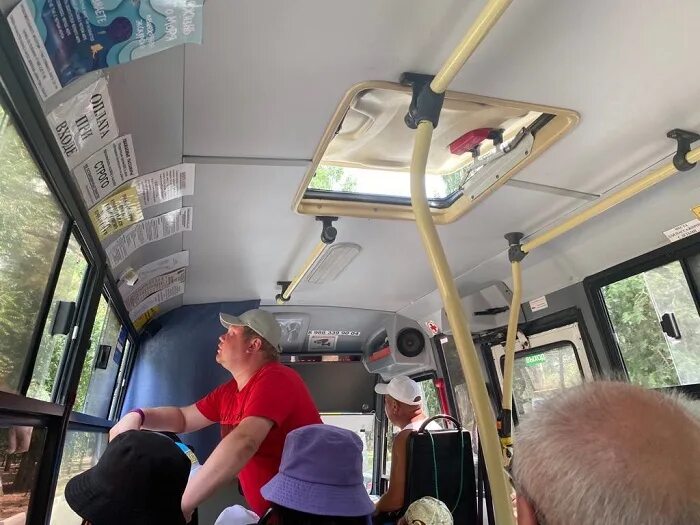 Volvo vnl 2020 кабина. Автовокзал брянск водитель автобуса александр. Водитель автобуса япак якутск. Водитель автобуса. Маршруту шофер.