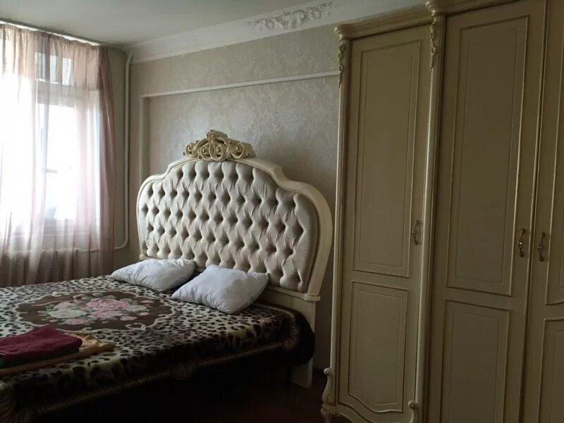 2 квартира снять в грозном. Спальни в Грозном. Спальня Чеченская Республика. Коричневый спальня грозного2023г. Квартиры в Грозном.