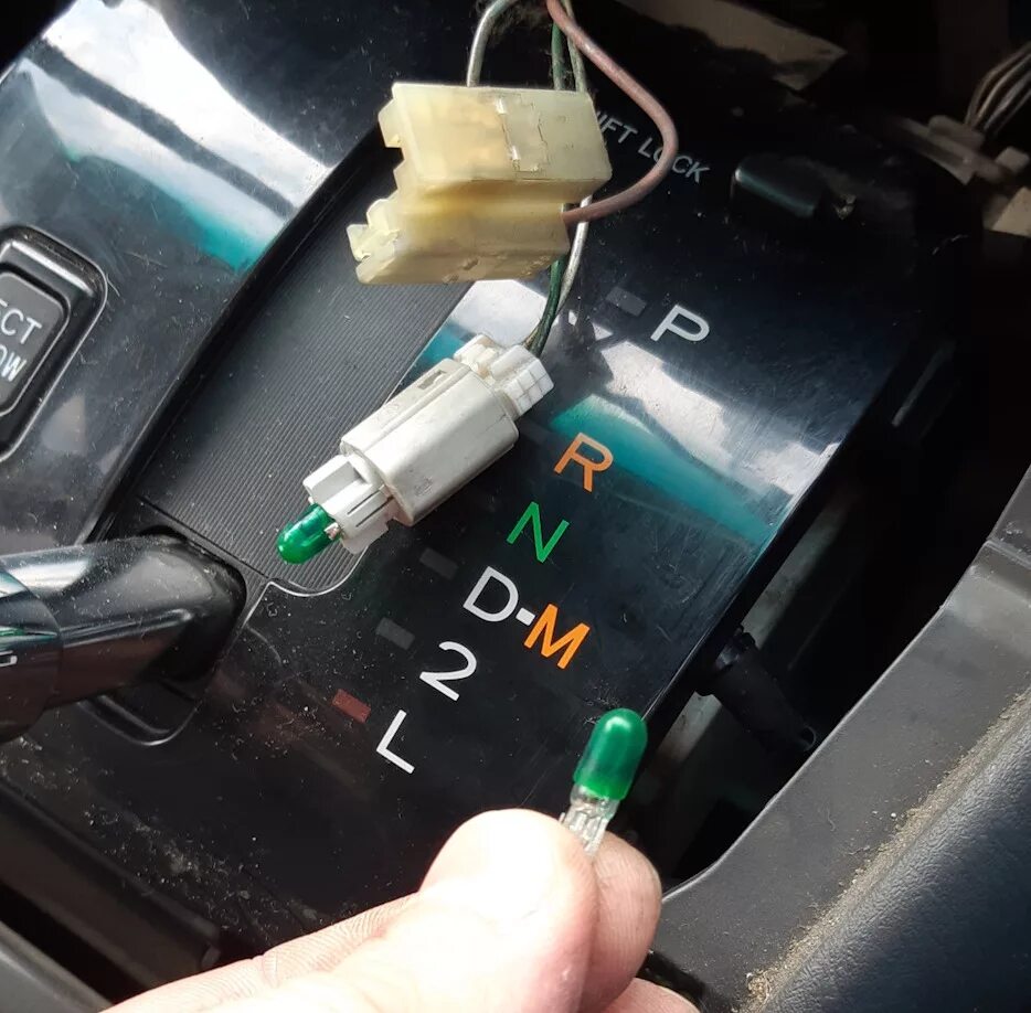 Как поменять лампочку на акпп тойота Замена лампочки подсветки акпп Toyota Corolla (110), 1,6 л, 1998 года электрон