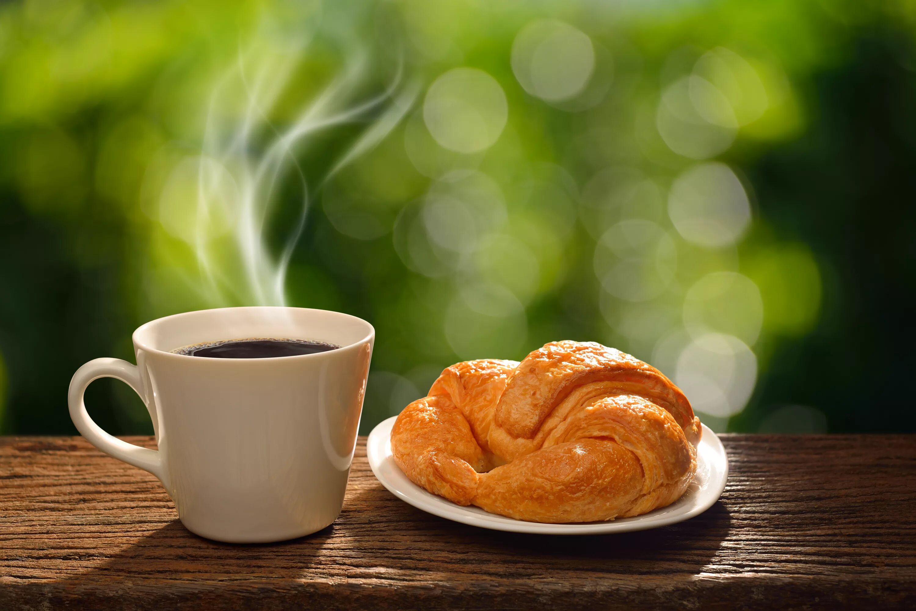 Утренний кофе. Доброе утро кофе. Завтрак с кофе. Чашечка утреннего кофе.