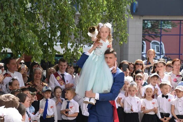 выпускник рассказывает о школе
