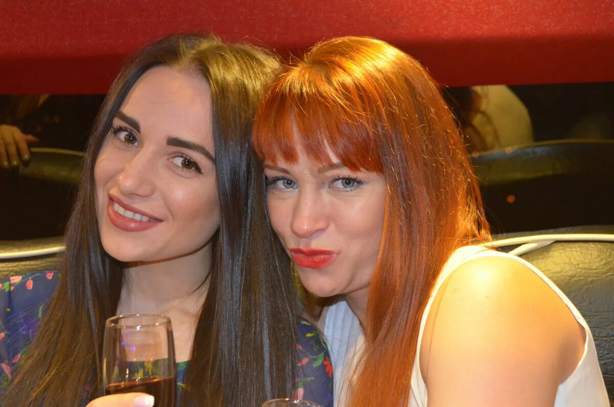 Умненькая настя. Лена и настя. Настя всегда права надпись. Толик. Лена и настя.