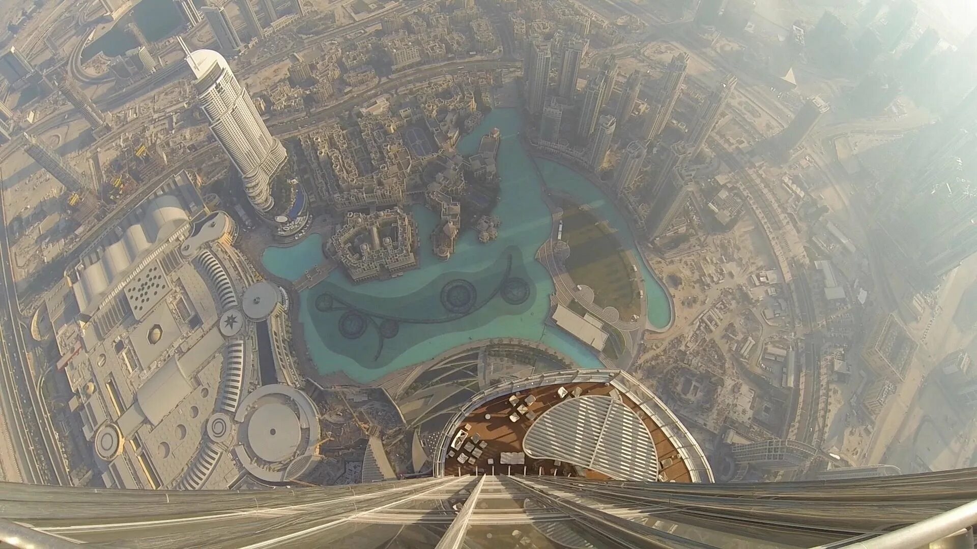 Высота последнего этажа. Дубай Бурдж Халифа смотровая площадка. Бурдж Халифа смотровая площадка на 148. Бурдж-Халифа Дубай 148 этаж. Бурдж-Халифа Дубай вид сверху.