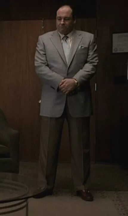 Тони сопрано в костюме. Сопрано одежда. Тони сопрано злой. Сопрано одежда. Тони сопрано.