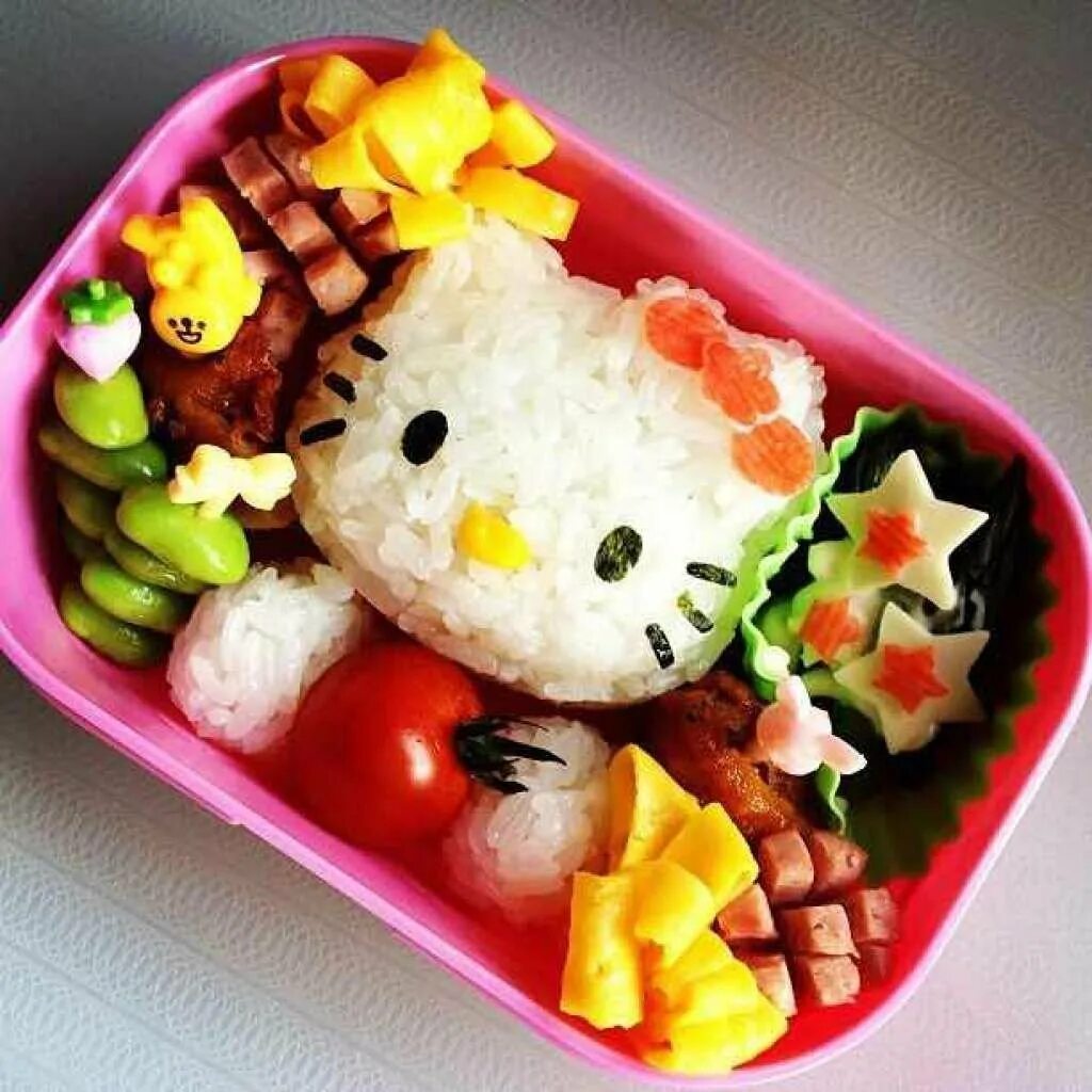 Смешной бенто на др. Бенто торт hello kitty. бенто с хеллоу китти. еда с хеллоу китти. бенто торт с китти хеллоу китти.