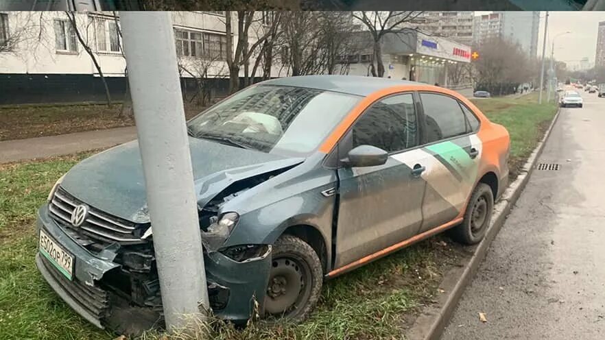 Разбитый поло Делимобиль. Поло Фольксваген авария Делимобиль. Разбитый каршеринг поло.