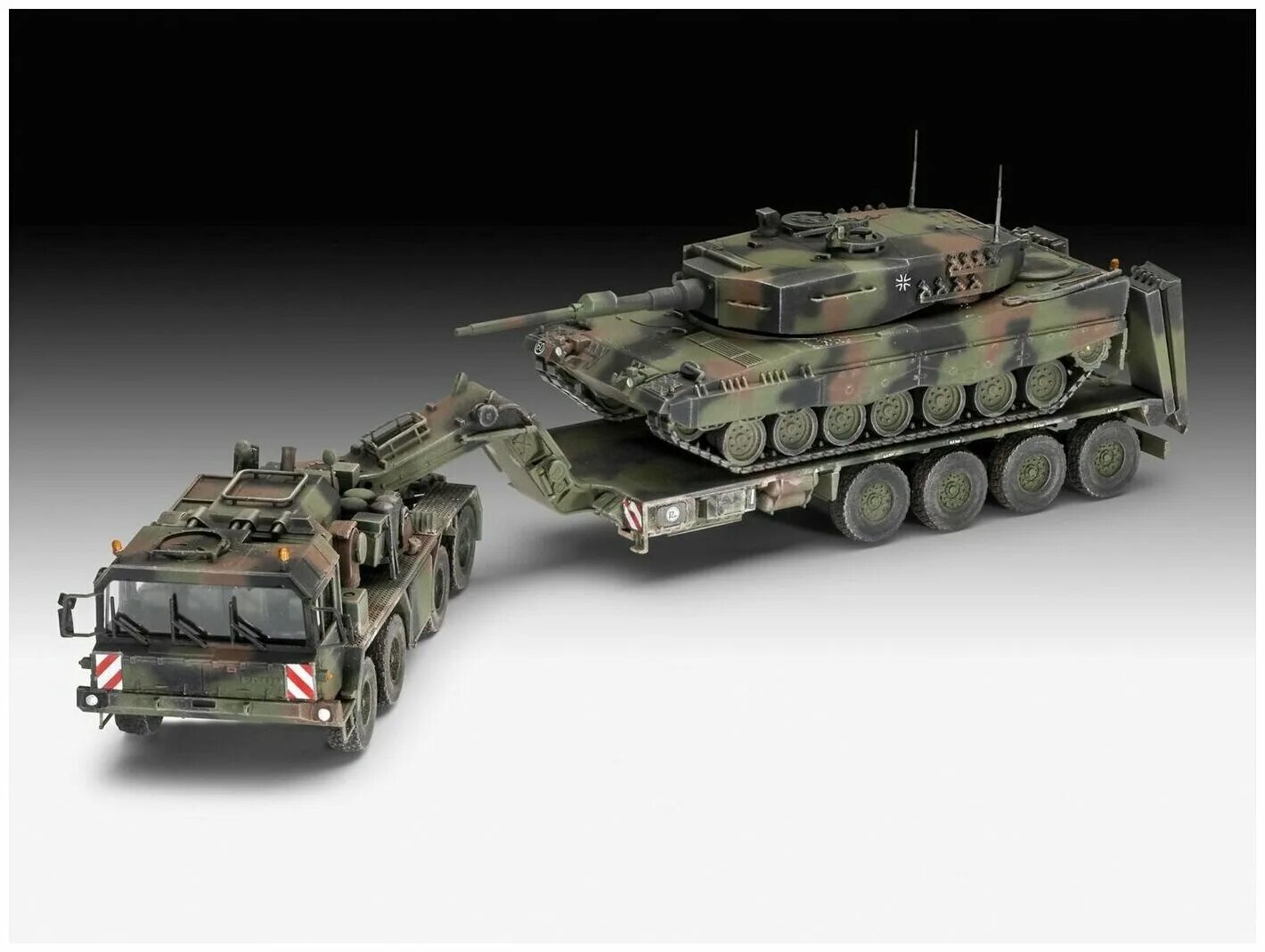 Леопард 2 количество. 03311 Revell 1/72 немецкий тяжелый танковый Транспортер SLT 50-3 Elefant & Leopard 2a4. SLT 50-3 "Elefant" + Leopard 2a4. Сборная модель леопард 2а4. Ревелл SLT- 50 1.72.