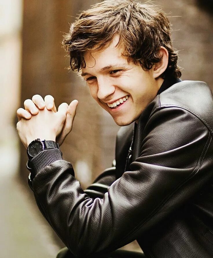 Нужно про тома. Том Холланд. Tom Holland.