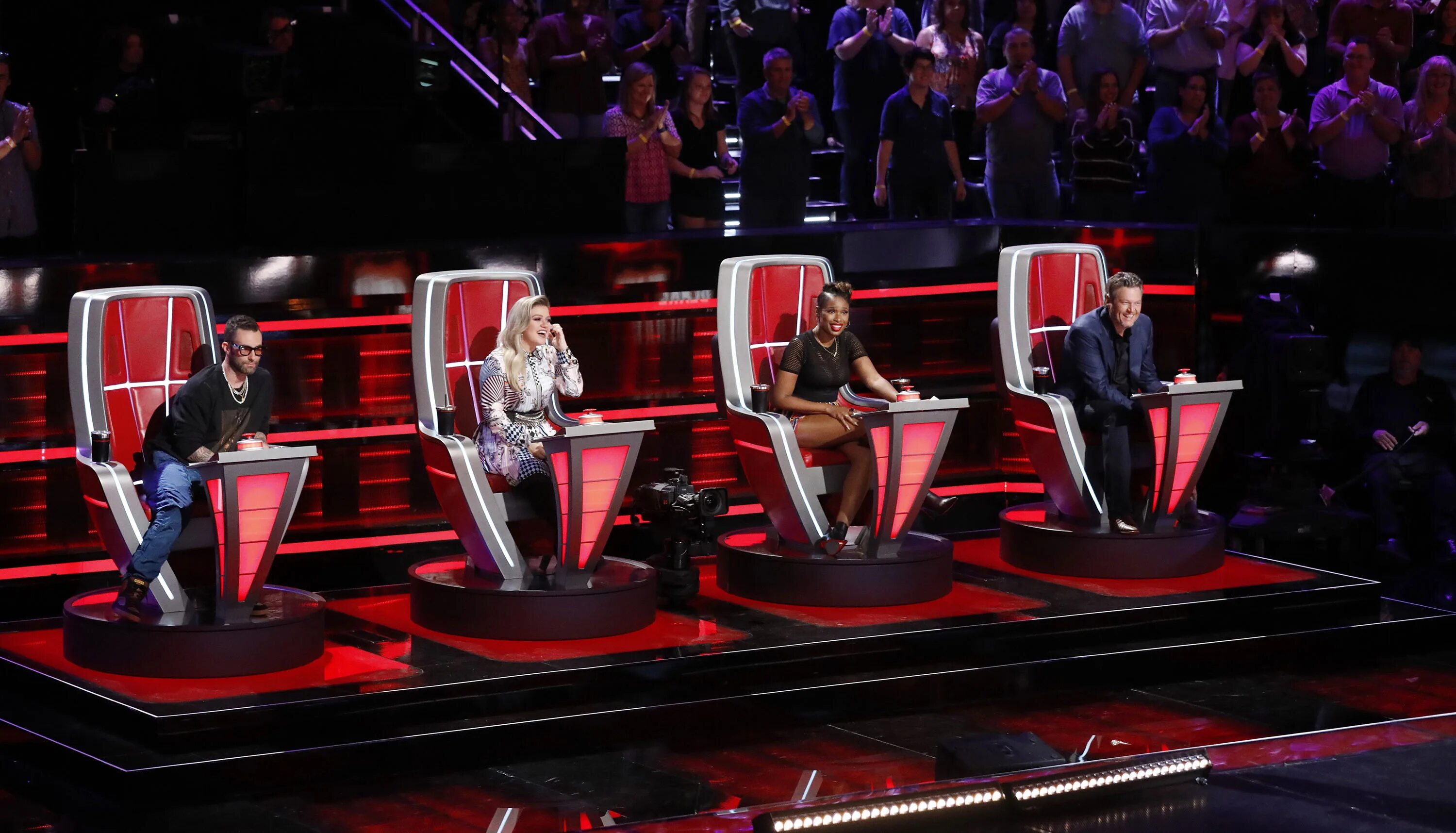 Судьи проекта голос. The voice walk. Голос сша adam. Шоу голос америка жюри. The voice walk.