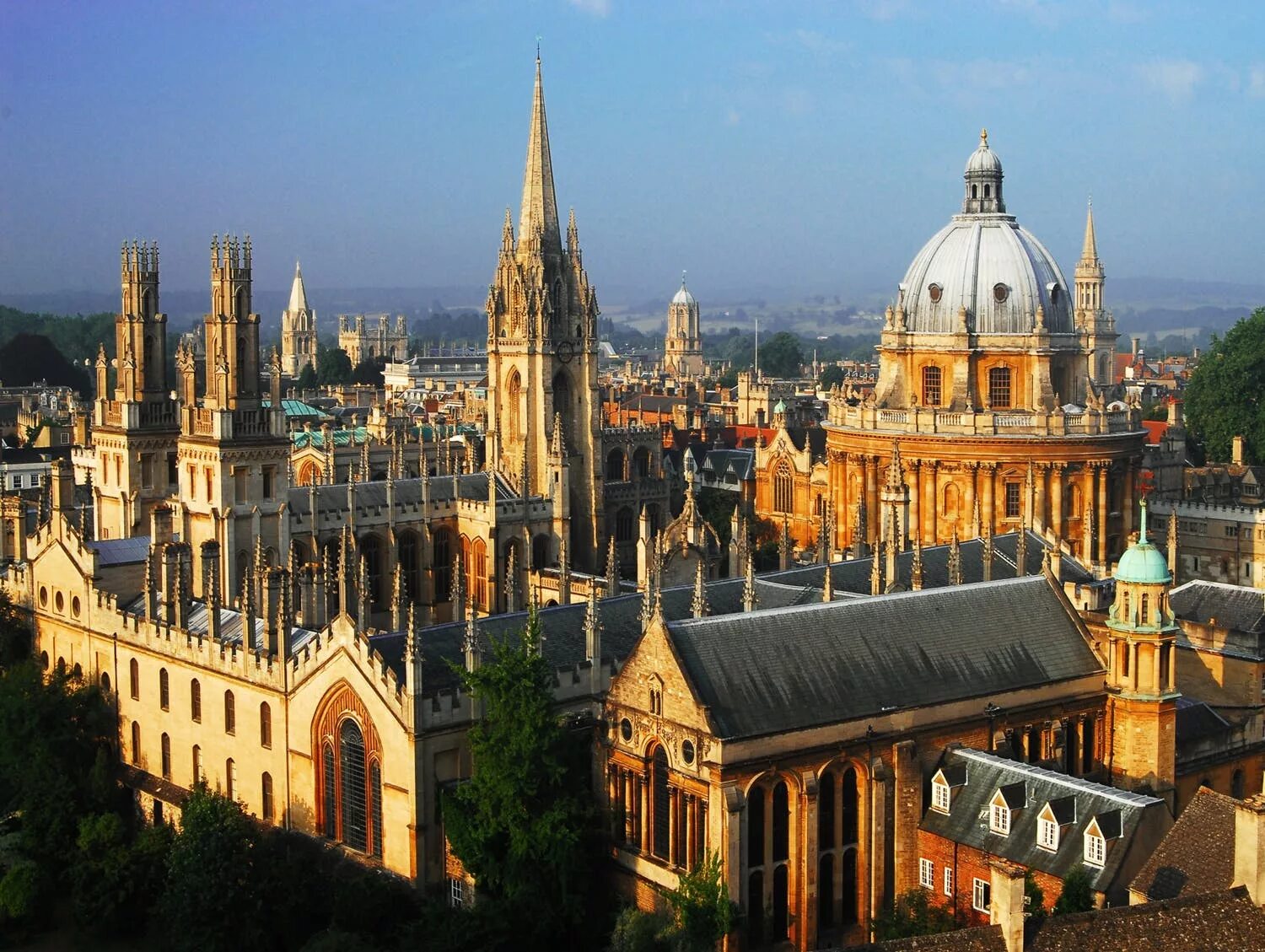 Oxford university town. Оксфордский университет Великобритания. Сити-оф-Оксфорд университет. Оксфордский университет архитектура. Оксфорд Университетский город.