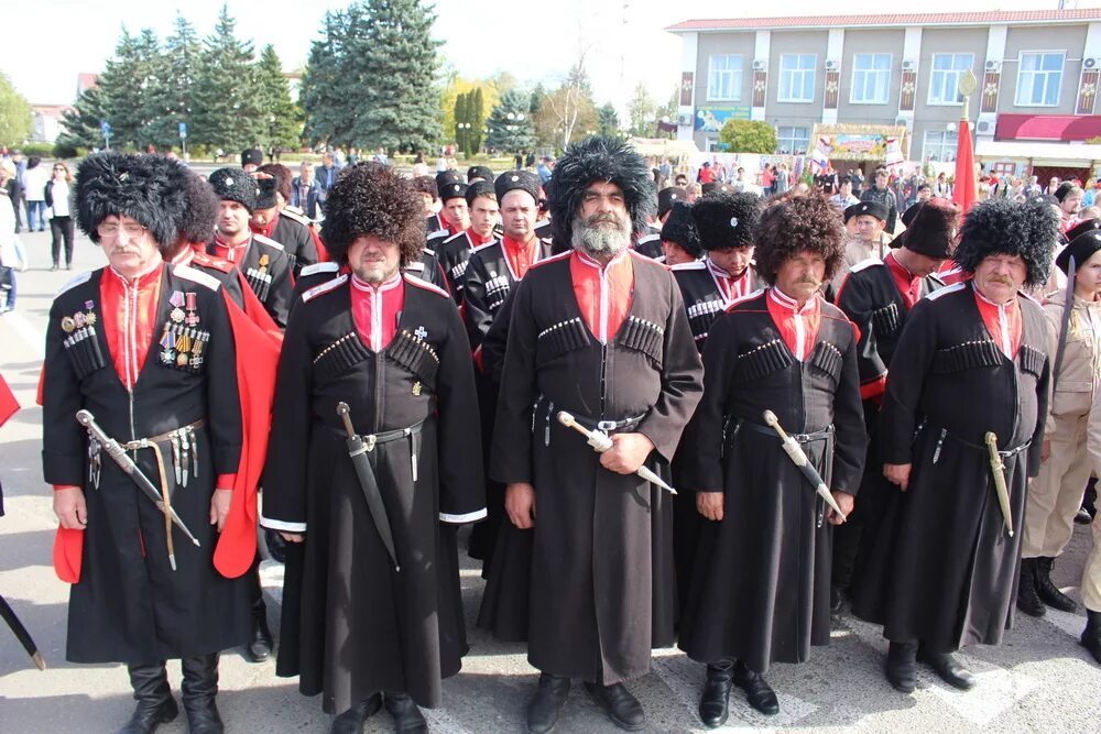 Кубанское казачье войско краснодар. Войсковой праздник кубанского казачьего войска. Кубанские казаки кадры в курганинске. Парад кубанского казачьего войска. День образования кубанского казачьего войска.