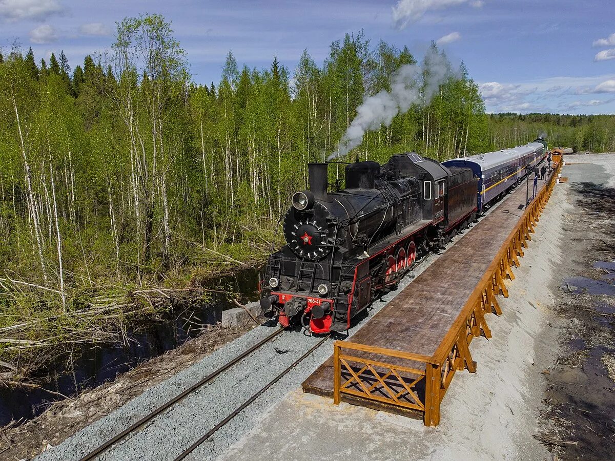 Рускеальский экспресс сортавала рускеала. Ретро поезд Сортавала Рускеала. Ретропоезд «Рускеальский экспресс» Сортавала – Рускеала. Карелия паровоз Рускеальский экспресс. Паровоз в Карелии Рускеала.