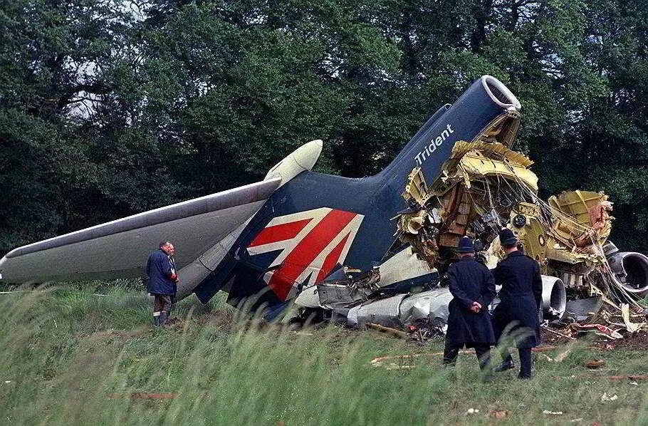 1972 год крушение. Катастрофа Трайдент 1972 под Лондоном. Trident HS 121 катастрофа. Hawker Siddeley HS 121 Trident. Катастрофа Trident под Лондоном.