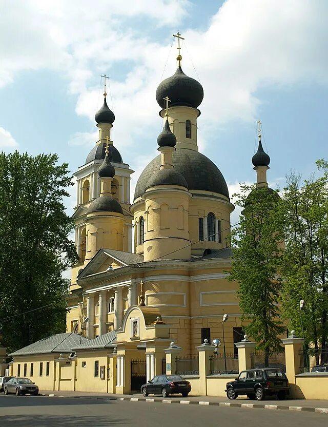 Церковь живоначальной троицы овражная ул 94 фото Храм Живоначальной Троицы в Чертанове введен в эксплуатацию Московская (городс