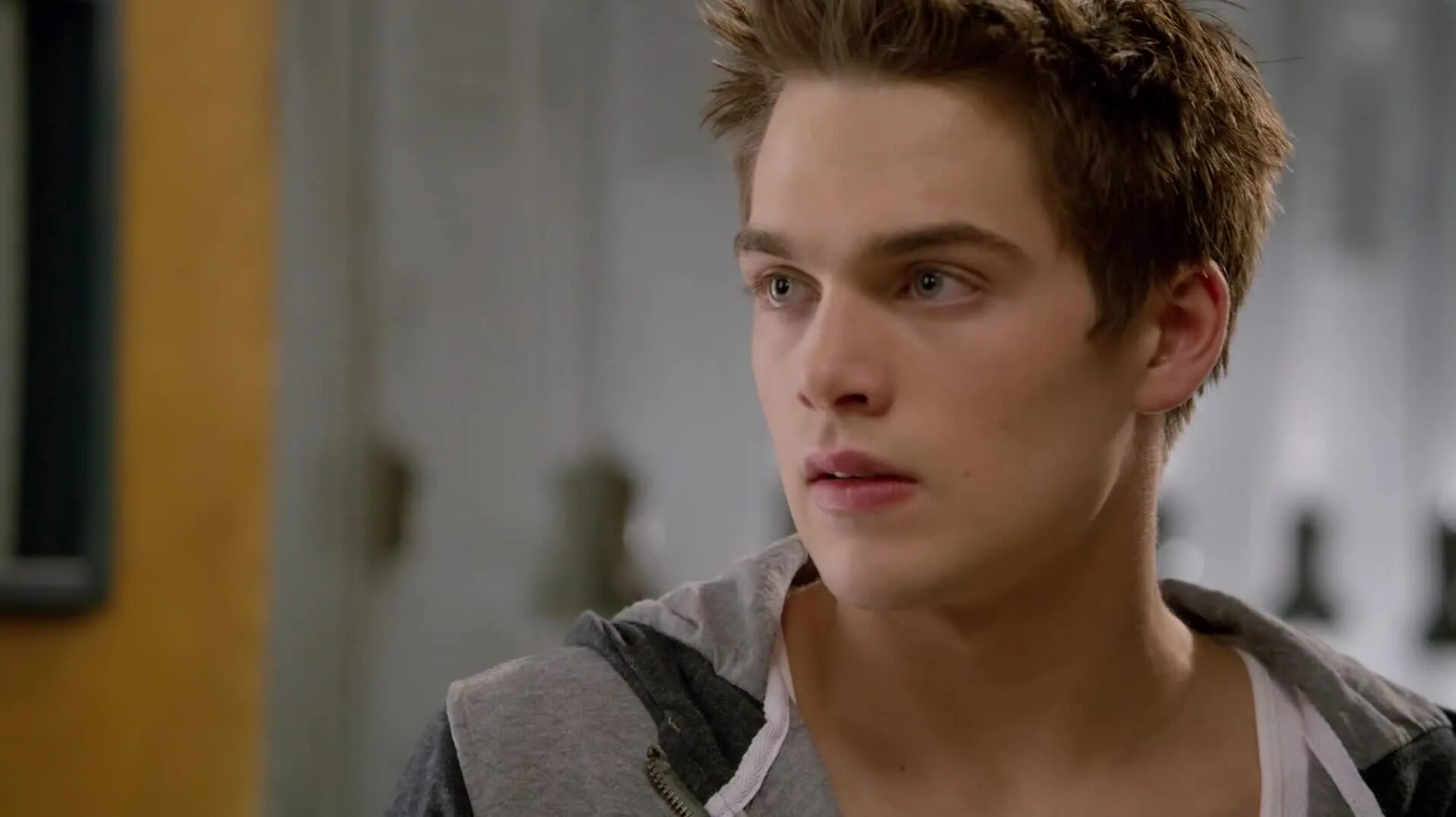 Лиам данбар. Лиам данбар волчонок. Волчонок лиам 4 сезон. Лиам волчонок. Дилан спрейберри волчонок.