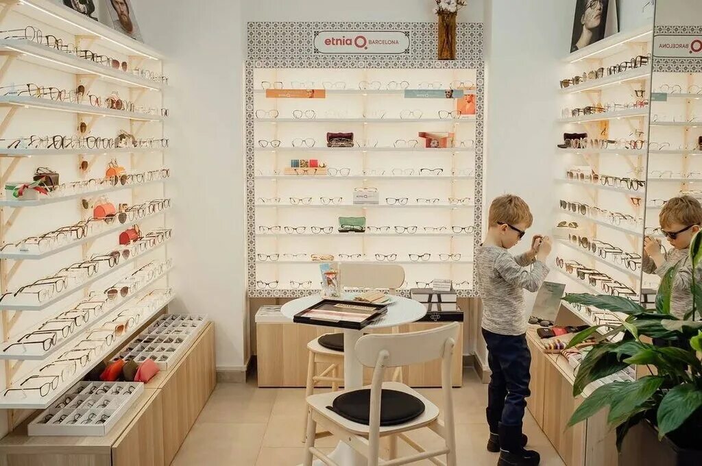 дизайн магазина оптики. салон оптики карта. очкарик магазин. очкарик магазины в москве. салон оптики.