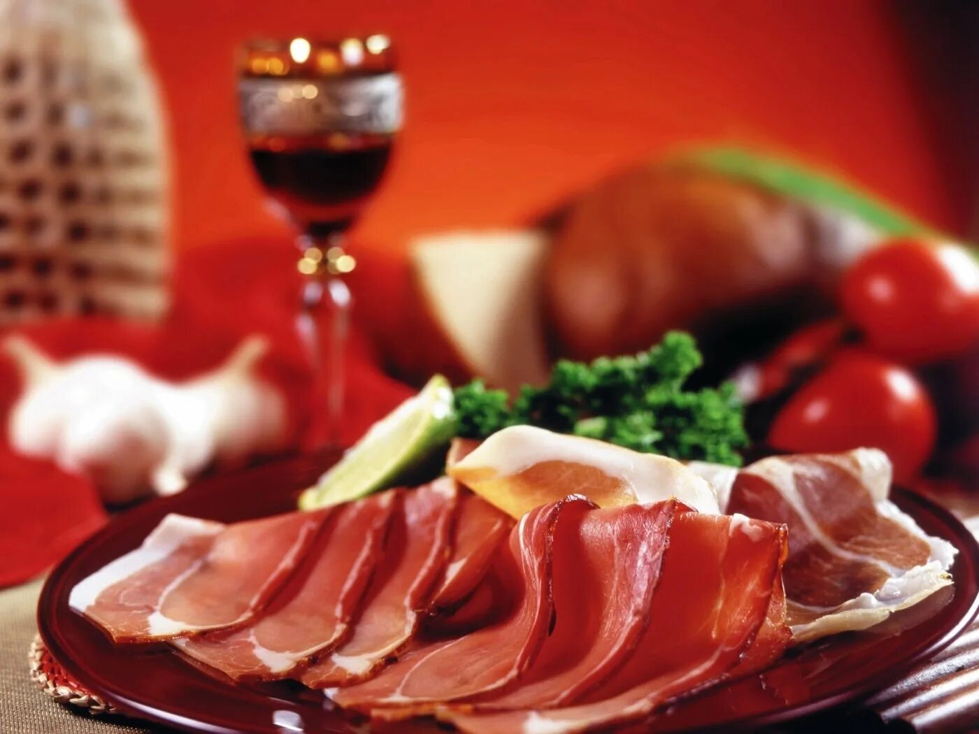 Колбаса белорусская с беконом. Деликатес 4. Весенняя еда в ресторане. Необычные мясные деликатесы. Буженина.