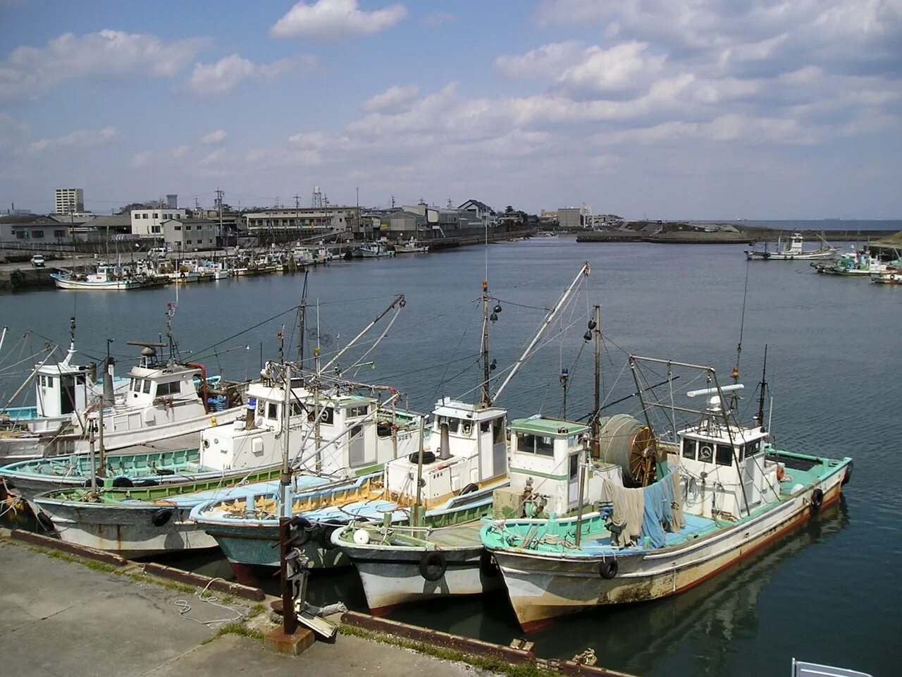 Порт. Рыболовный корабль в порту. Рыболовные суда в портах латинской америки. Рыбачий порт. Рыболовецкий порт.