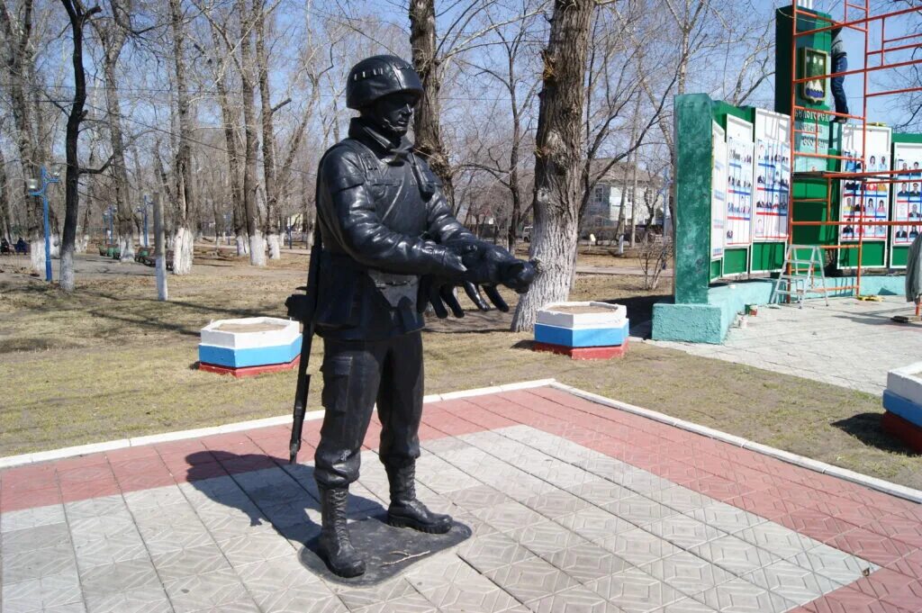 Памятники в белогорске. Г белогорск амурской области. памятники белогорска амурской области. памятник вежливым людям в белогорске амурской области. площадь город белогорск амурская.
