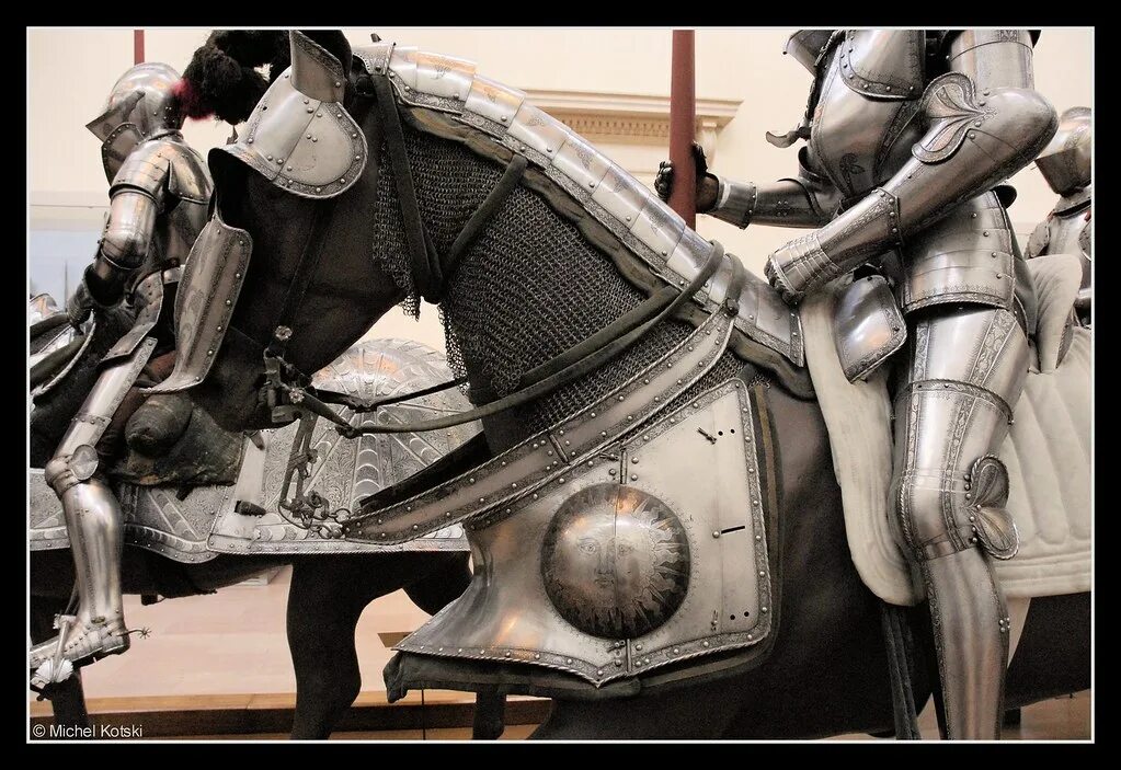 Доспехи на коне. Рыцарский Дестриэ. Рыцарский конный доспех. Боевой Рыцарский конь. Латный конский доспех.