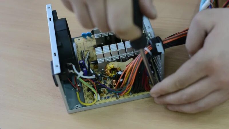 Msi mini pc. Корпус с дисплеем для raspberry pi 3. Плата с деталями. Плата микросхема. Кор плат.