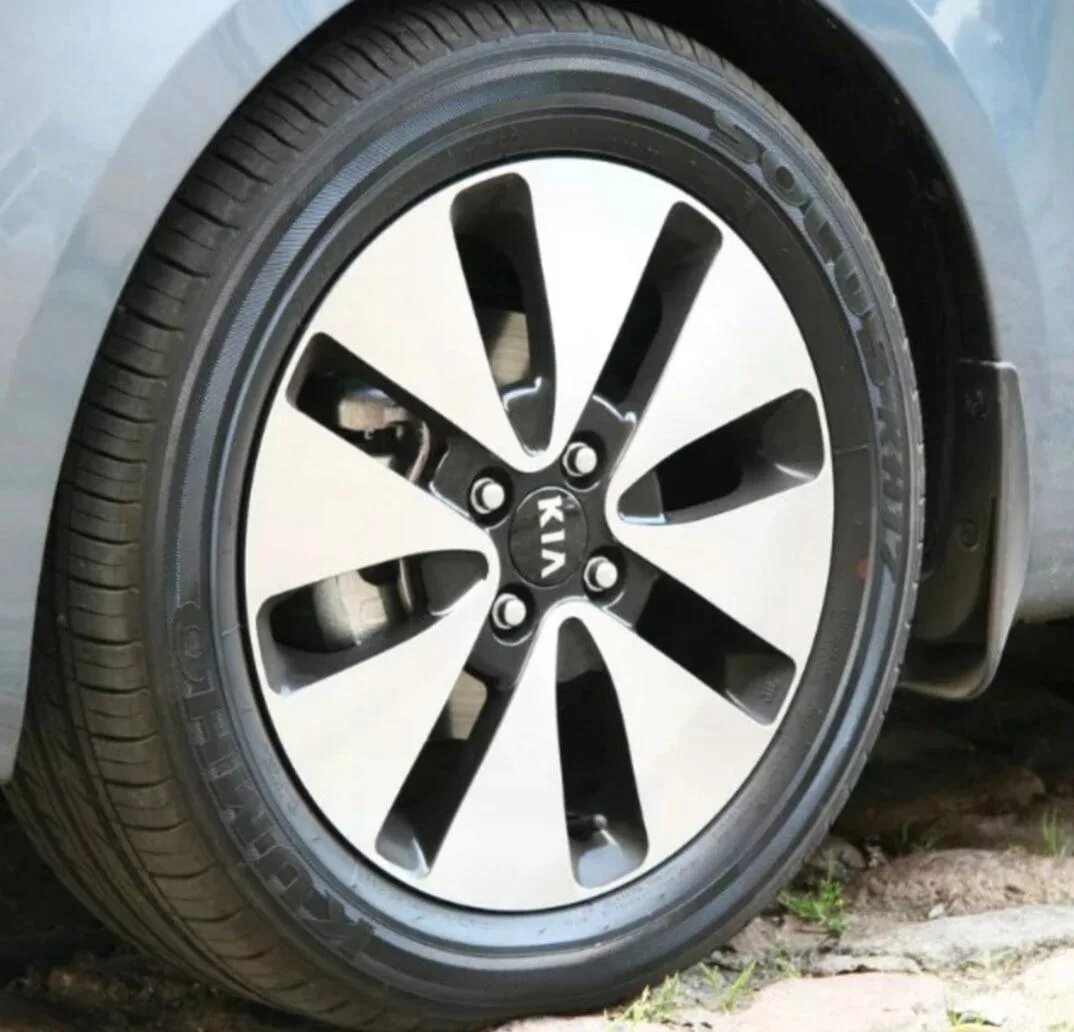 Шины на рио 3. Kia rio диски r16. диски киа r16. штатные диски киа рио r16. колеса р16 на киа рио 3.