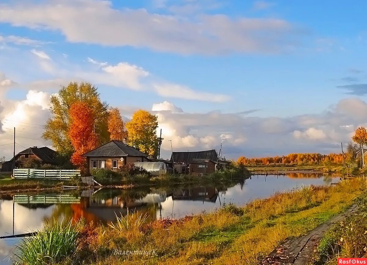 Деревенские пейзажи фото. Осенняя глубинка село деревня. Осень в деревне. Деревенский пейзаж. Осенний деревенский пейзаж.