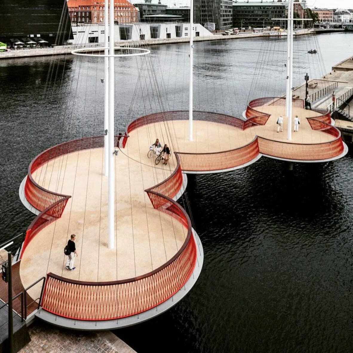 Витрувий водяная мельница. Пруд бассейн с биоплато. Красивый пруд с фонтаном в парке. Фонтан герона. Водяные конструкции.