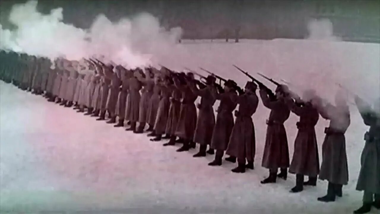 Расстрел мирной демонстрации. Кровавое воскресенье майора евсюкова. документальный фильм. кровавая революция 1917 документальный сериал. русская императорская армия расстрел фото в цвете. русская императорская армия расстрел бой фото в цвете.
