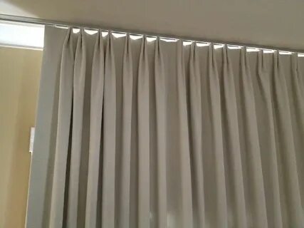 Тюль на потолочном карнизе