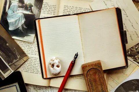 Книги на фоне портрета