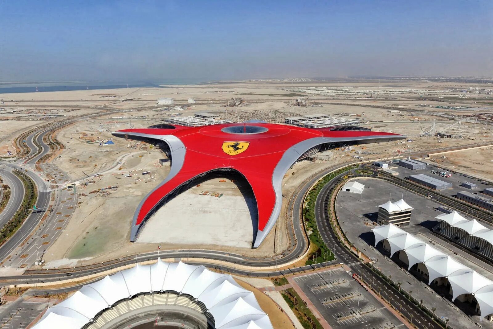 Парк феррари в дубае. Ferrari World Абу-Даби. Феррари парк Дубай. Ferrari парк в Абу Даби. Феррари парк Абу Даби в Дубае.