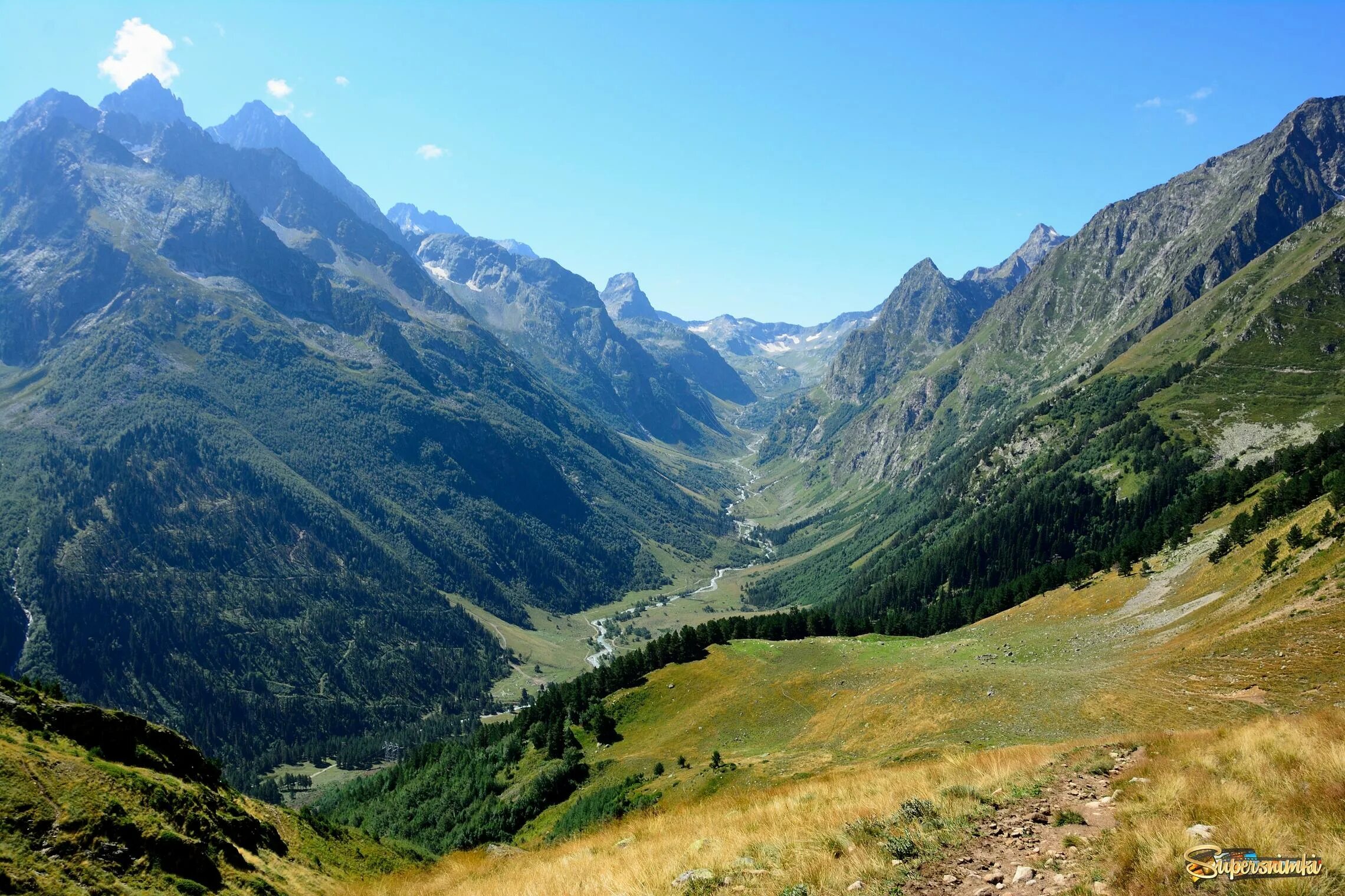 махар учкулан долина. махар высоко в горах. горы кчр. горы махар. ущелье гондарай долина махар.