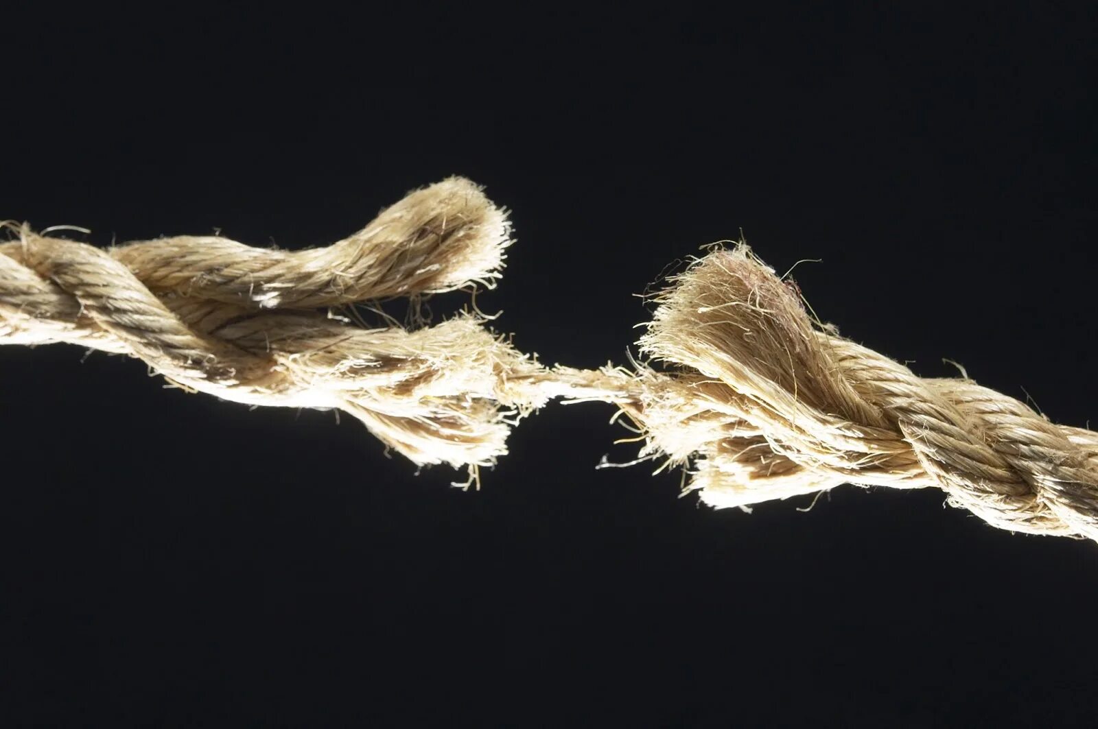 разорванная веревка. оборванная нить жизни. оборванная веревка. рвущаяся нить. веревка рвется.