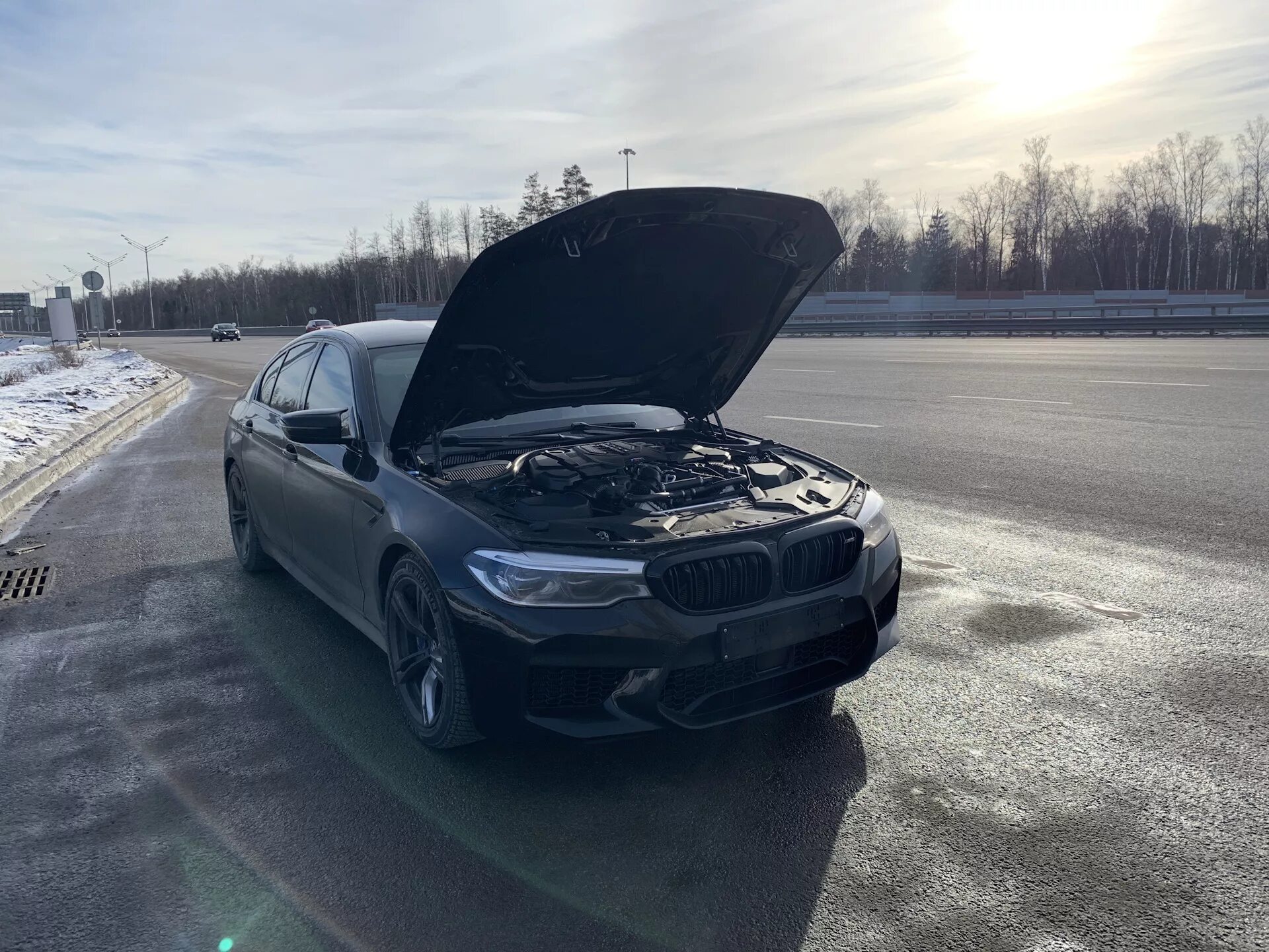 Дрифт на бмв м5 ф90. BMW m5 f90 бернаут. BMW m5 f90 Competition дрифт. М5 ф10 дрифт. BMW m5 f90 дрифт зимой.