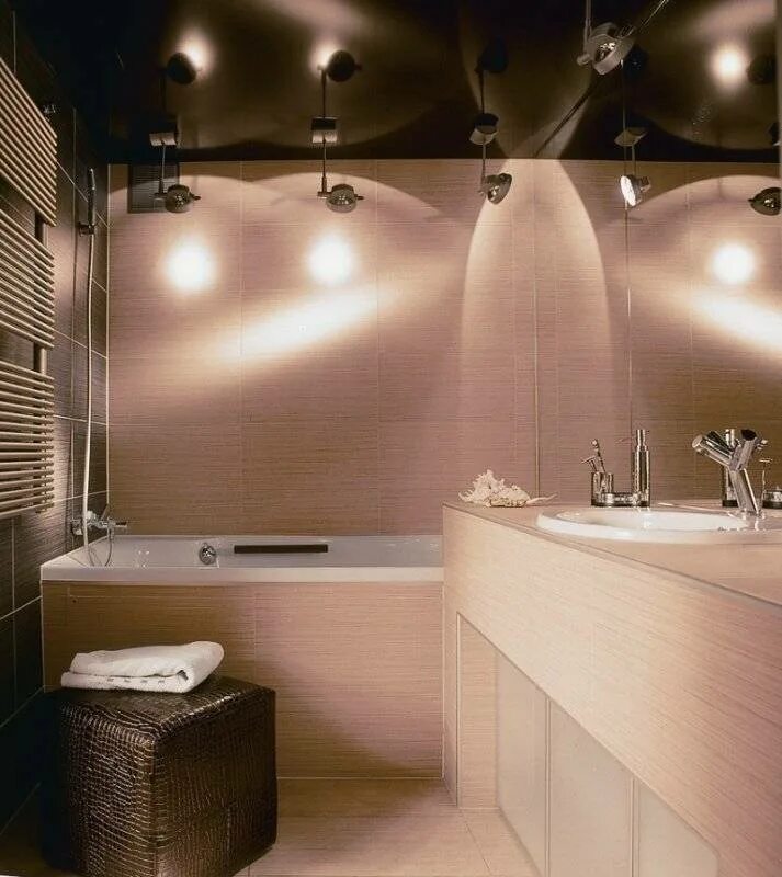 Включи свет в ванне. Освещение в ванной. Свет в ванной комнате. Светильники для ванной комнаты. Светильник над ванной.
