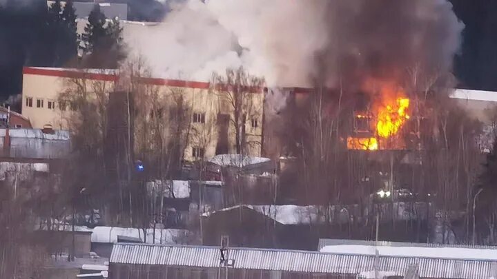 Пожар в Нахабино. Пожар Нахабино Красногорск. Пожар в Нахабино сейчас. Склад в Нахабино пожар. Взрывы в красногорске сегодня ночью 2024