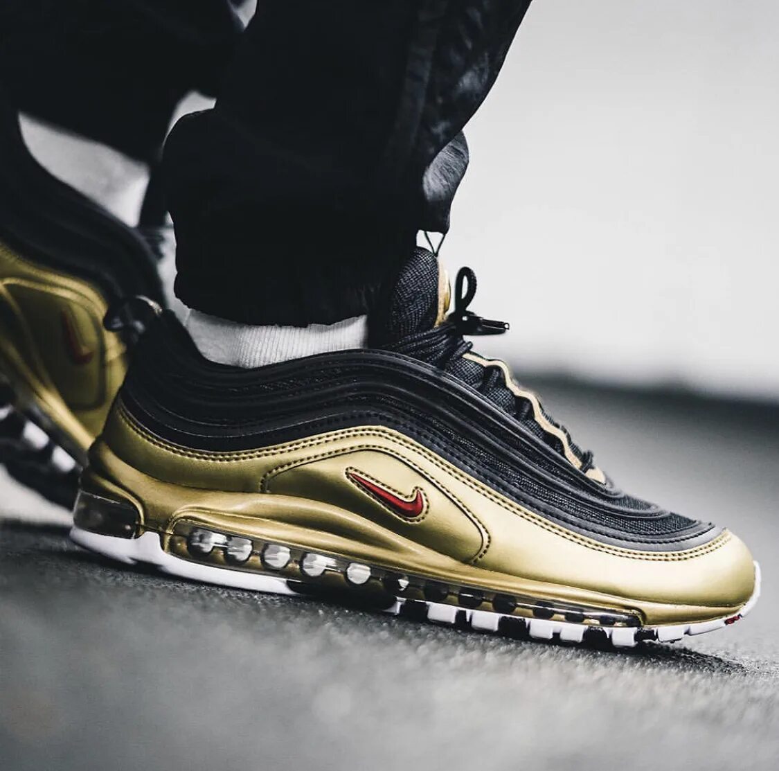 Nike Air Max 97 QS. Nike Air Max 97 Gold. Nike Air Max 97 золотые. Nike Air Max 97 Black. Кроссовки найк 97