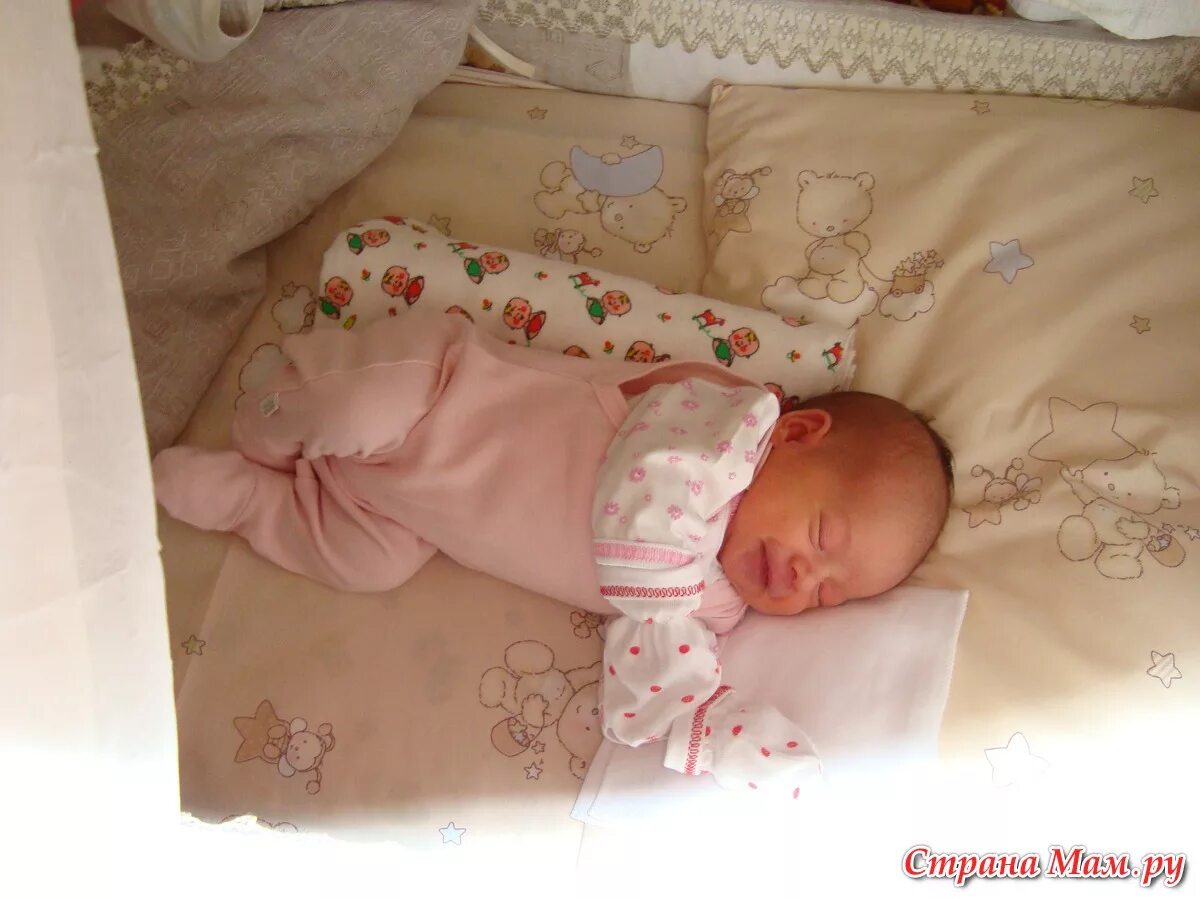 новорожденная девочка 2 месяца. младенец 2 месяца. 2 месяца девочке.