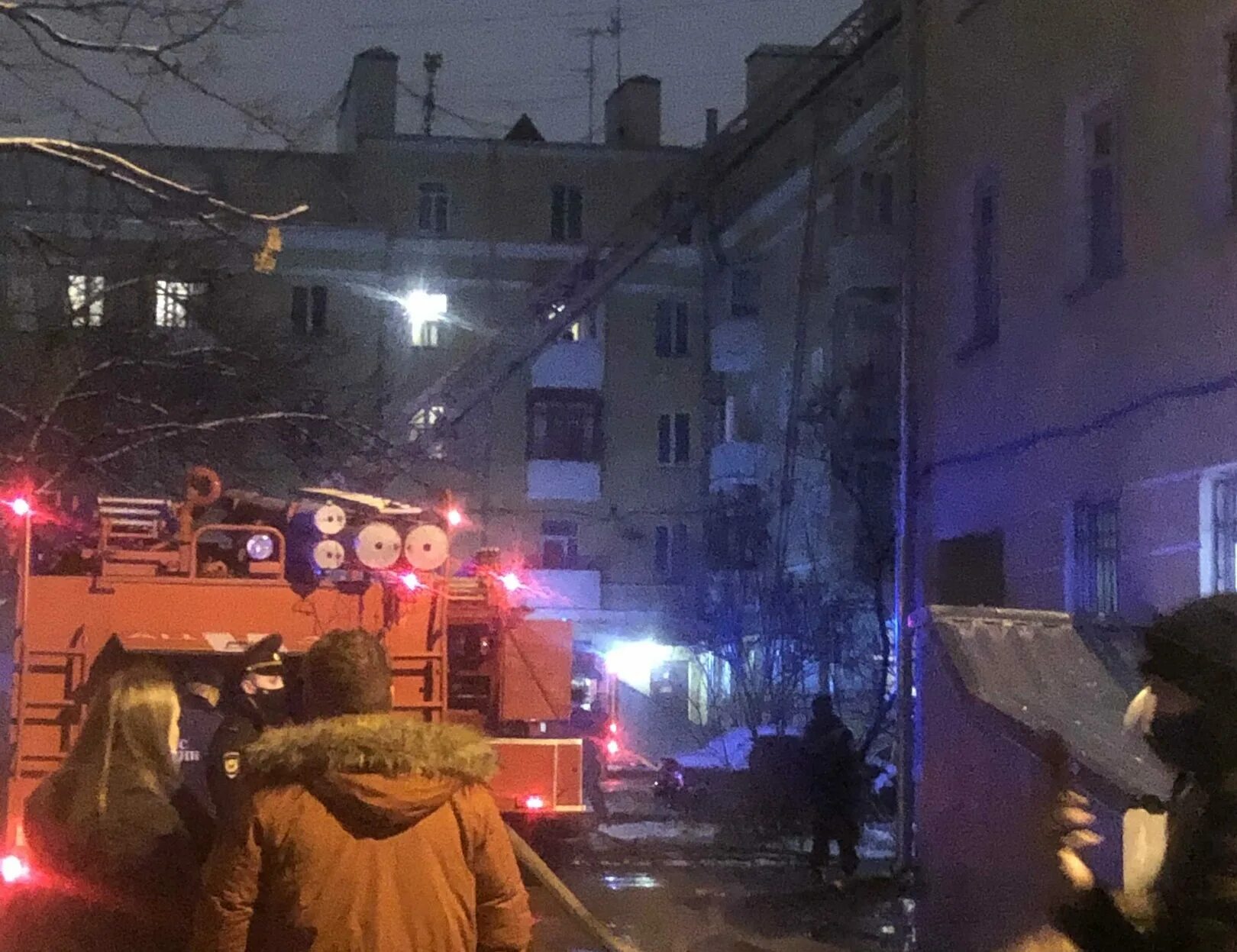 Пожар в Пролетарке Тверь. Пожар в Твери сейчас в Пролетарском районе. В Твери авария на проспекте Калинина. Пожар в Твери вчера в Пролетарском районе. Тверь горит сегодня