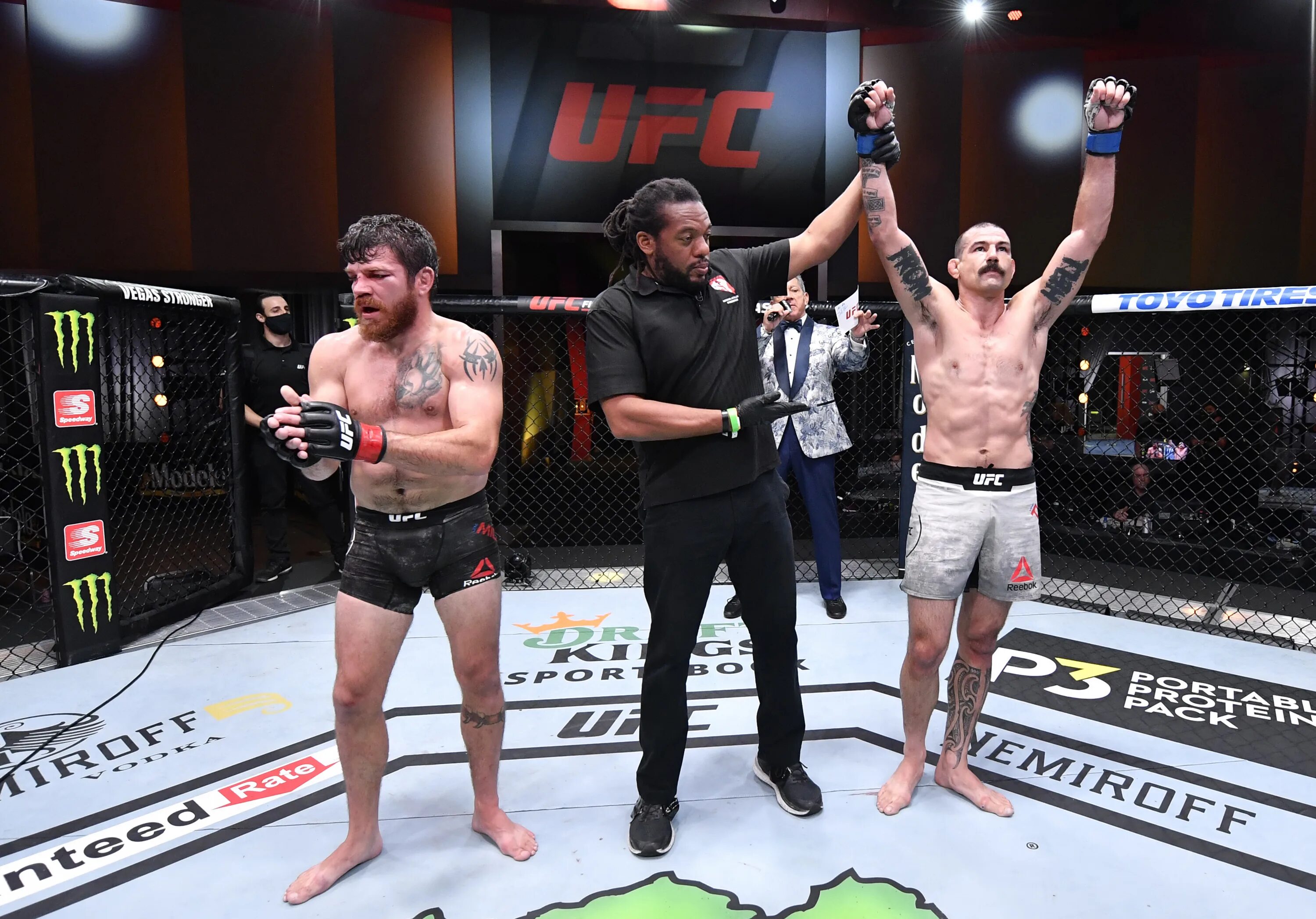 Винс пичел. Пичел боец. jim miller ufc. винс пичел боец фото.