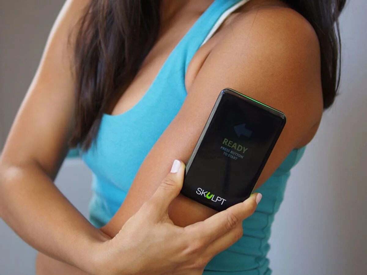 Wearable device. Smart wearable devices модель. сканер девушки на телефон. польза гаджетов. софико скульпт.