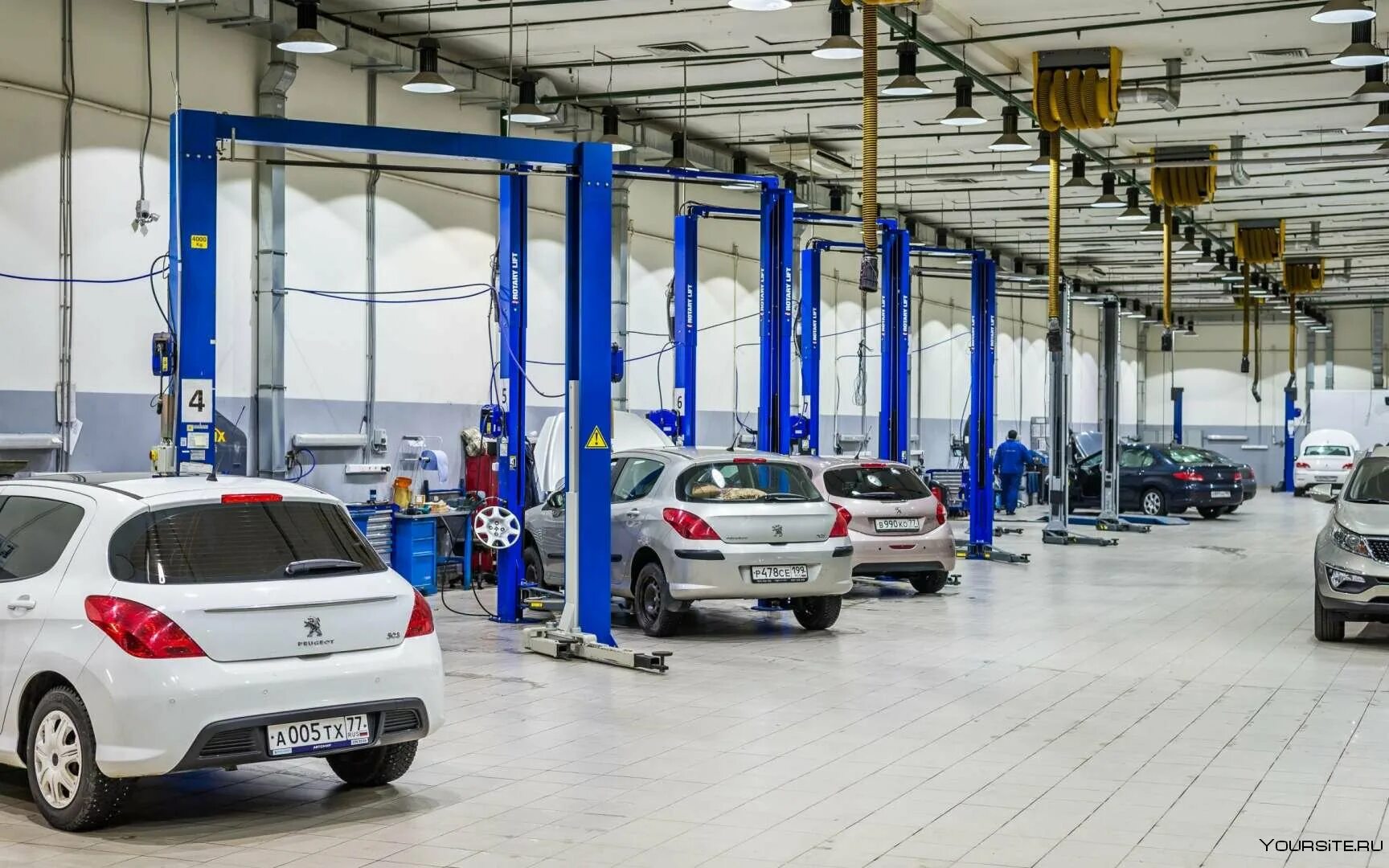 Шкода гермес. Автосалон пегас варшавское шоссе. Фаворит шкода варшавка. Фаворит моторс варшавка. Киа favorit motors.